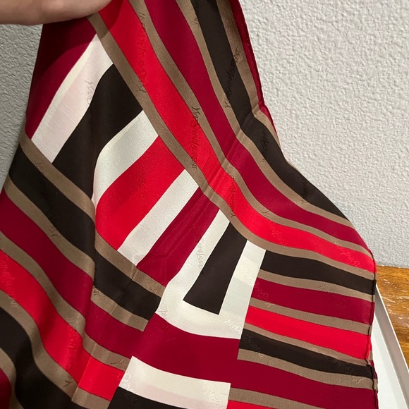 Authentic YSL gorgeous Scarf - Picture 3 of 10